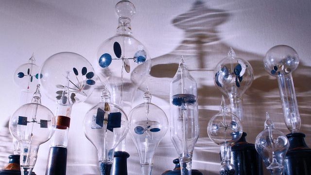 英国皇家学会总部展示的古董放射计，伦敦，英国 