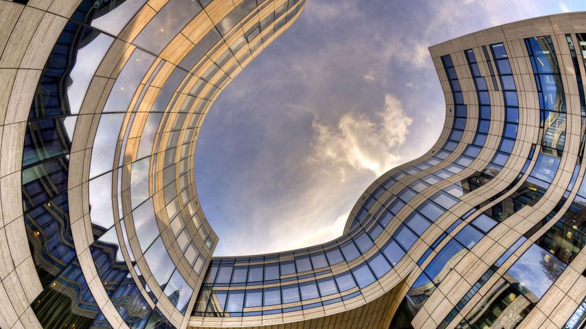 Büro- und Gewerbegebäude, Kö-Bogen nach Entwürfen von Architekt Daniel Libeskind, Düsseldorf, Nordrhein-Westfalen