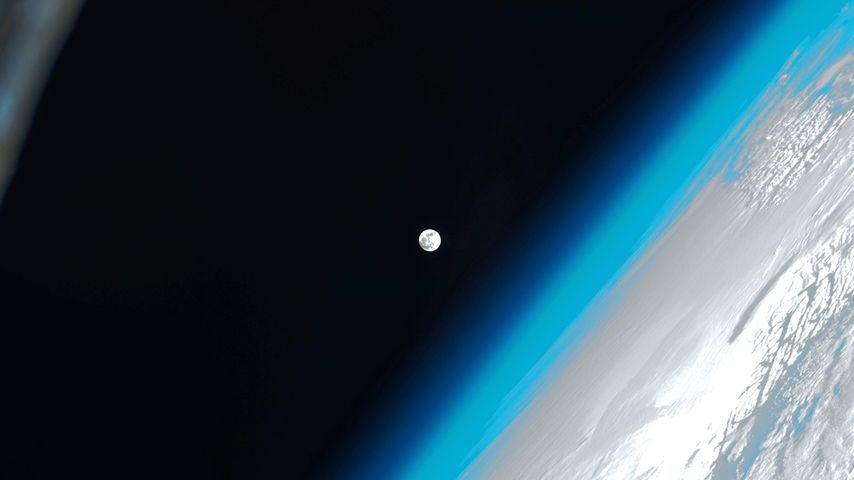 Blick von der Internationalen Raumstation ISS auf den Mond