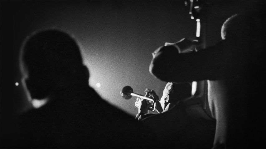 Louis Armstrong bei einem Auftritt mit Bandkollegen in Wien, Österreich, am 22. Februar 1959