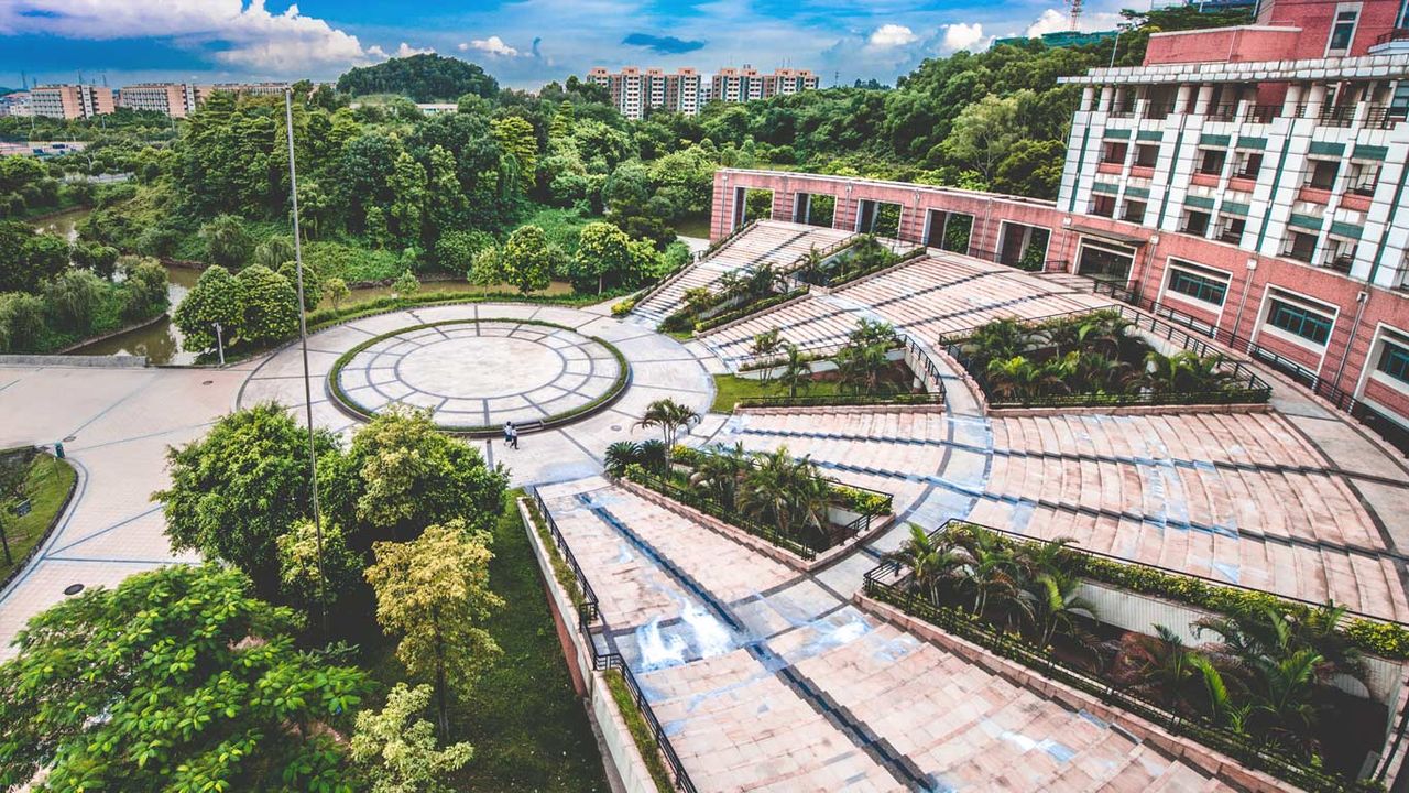 广州市，中山大学东校区工学院广场