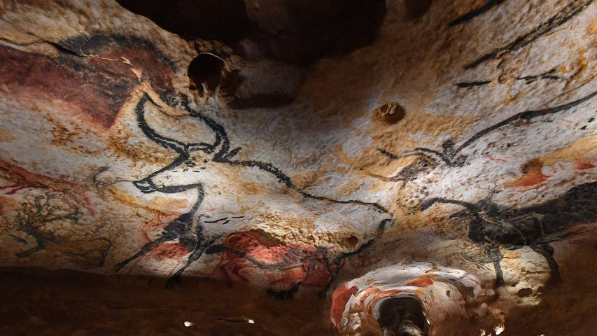 Reproduktionen von Felsbildern aus der Höhle von Lascaux, Internationales Zentrum für Höhlenmalerei, Montignac, Frankreich