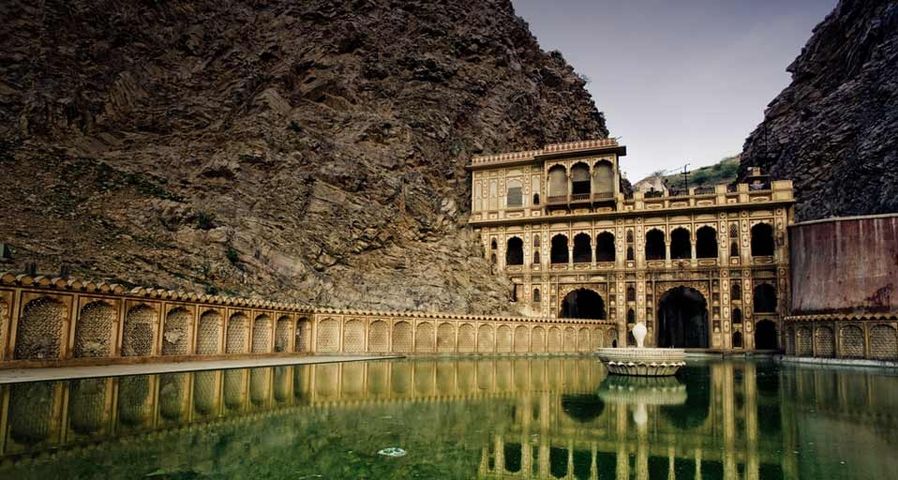 Unteres Bassin des Galta-Tempels, Jaipur, Indien
