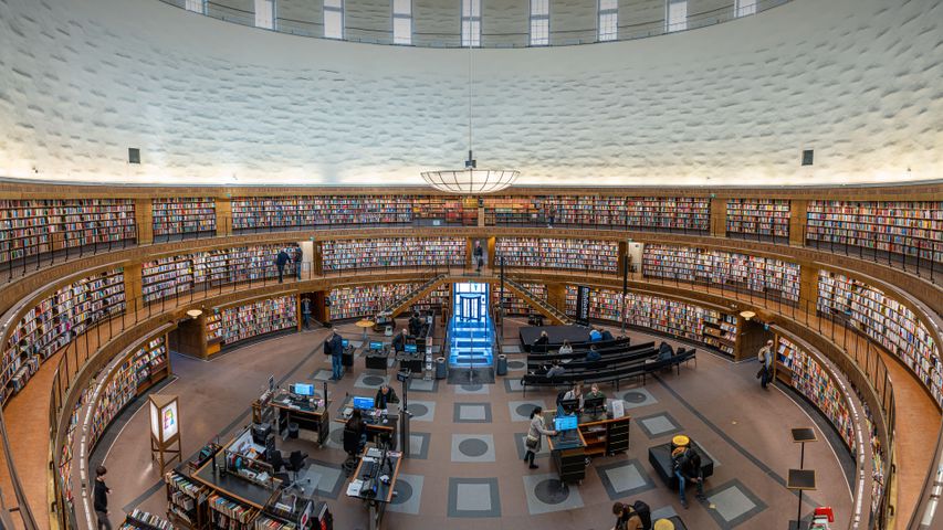 Innenraum der Stadtbibliothek Stockholm, Schweden