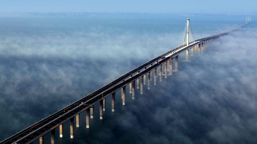 Luftbild der Jiaozhou-Bucht-Brücke in Qingdao, Provinz Shandong, Volksrepublik China