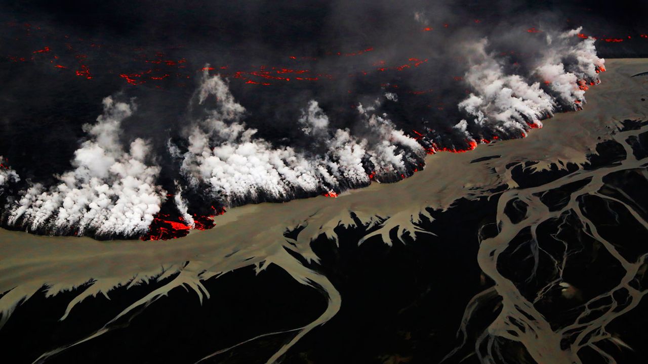 冰岛，胡勒汉火山喷发
