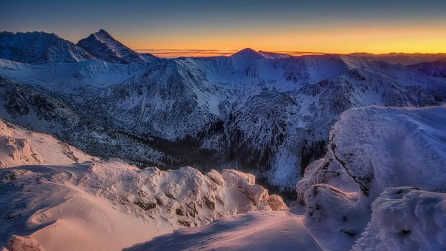 霞光白雪群峰，高塔特拉山脉，波兰，斯洛伐克