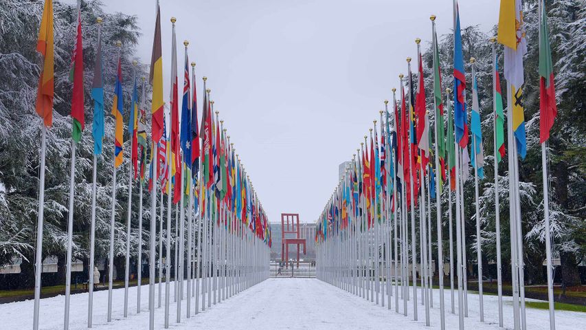 Flaggenmasten vor dem Palais des Nations in Genf, Schweiz