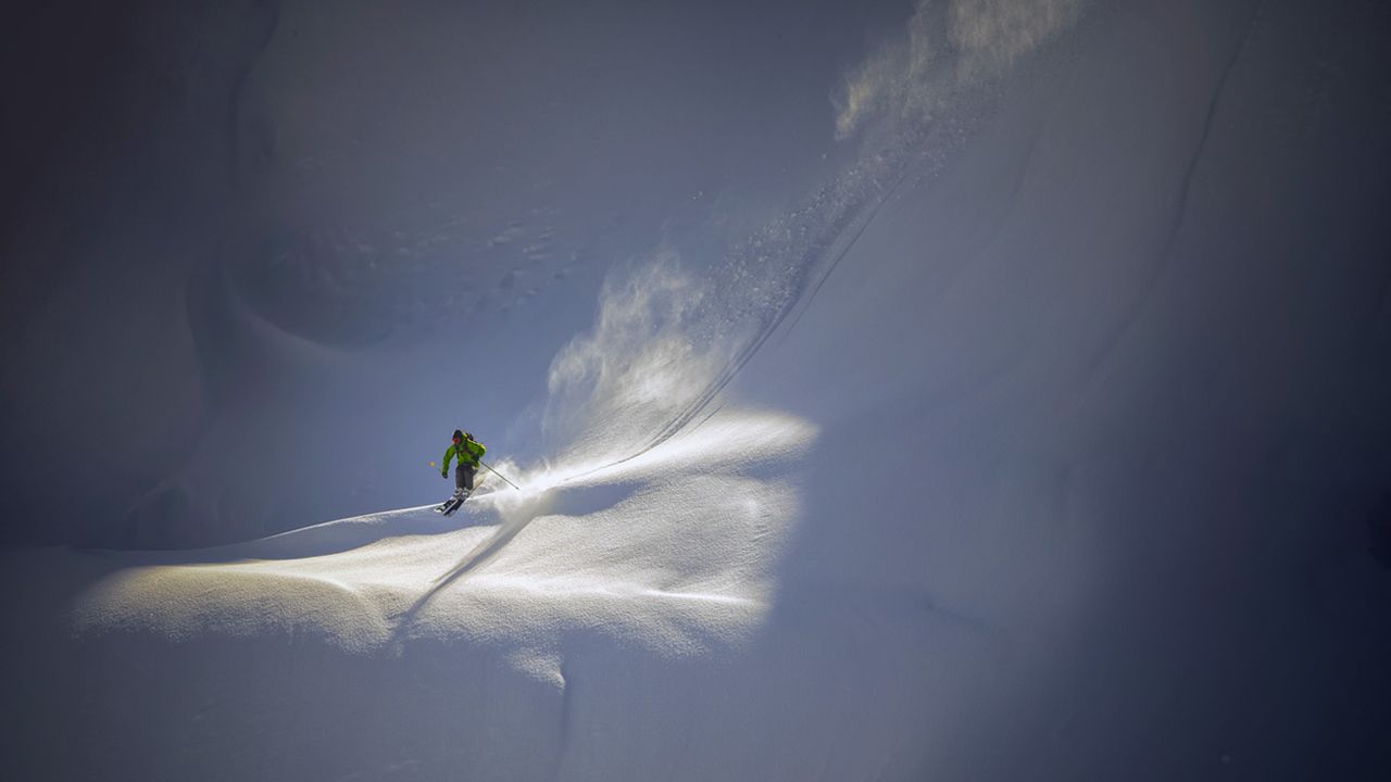 华盛顿北瀑布国家公园贝克山滑雪场的滑雪者