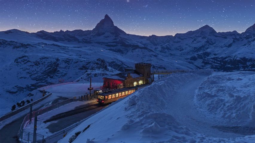 Bahnstation Gornergrat mit dem Matterhorn im Hintergrund, Zermatt, Schweiz