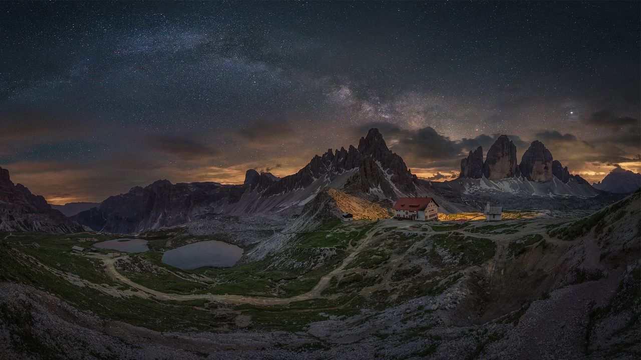 意大利三峰山上空的银河