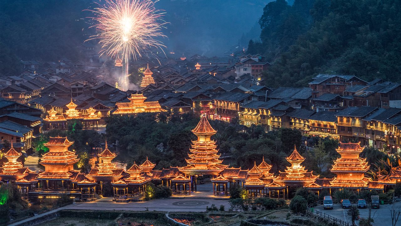 烟花绽放的除夕夜，中国