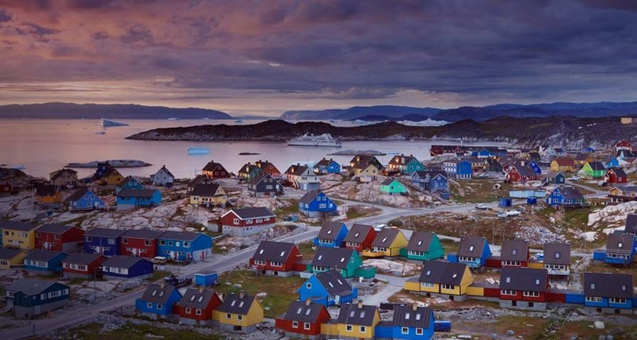 Die Stadt Ilulissat liegt in Westgrönland am Ostufer der Diskobucht – Frank Krahmer/Masterfile ©