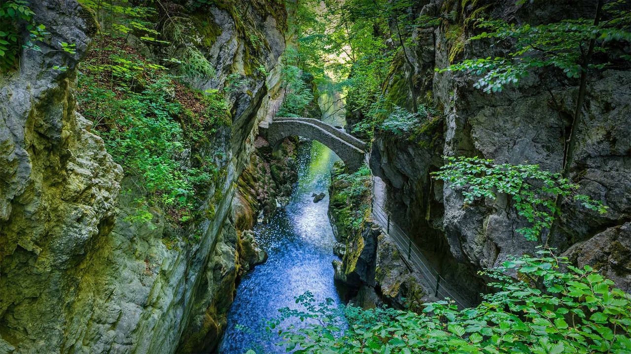 Areuse峡谷的Saut du Brot石桥，瑞士纳沙泰尔