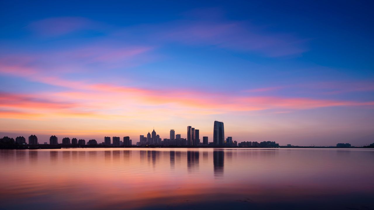霞光城市倒影，苏州，中国