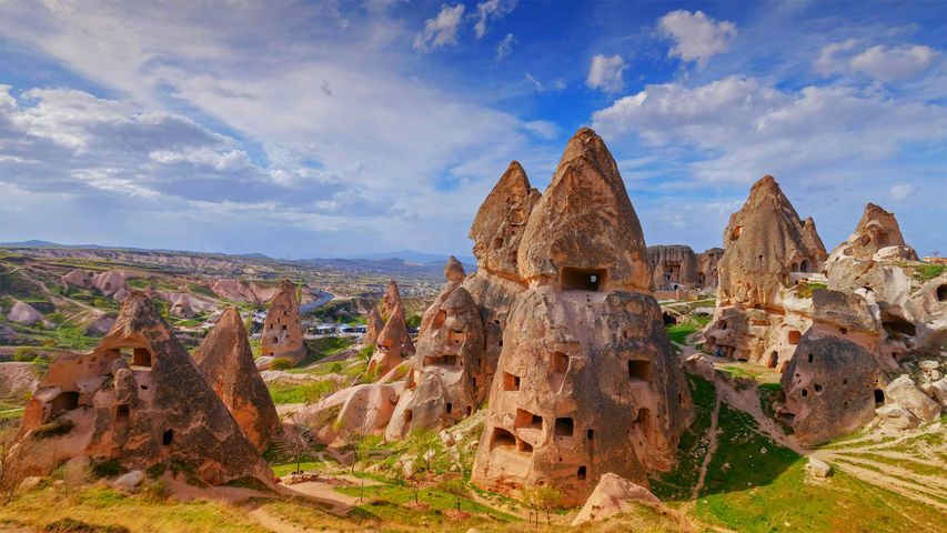 Feenkamine und Felshöhlen bei Göreme, Kappadokien, Türkei