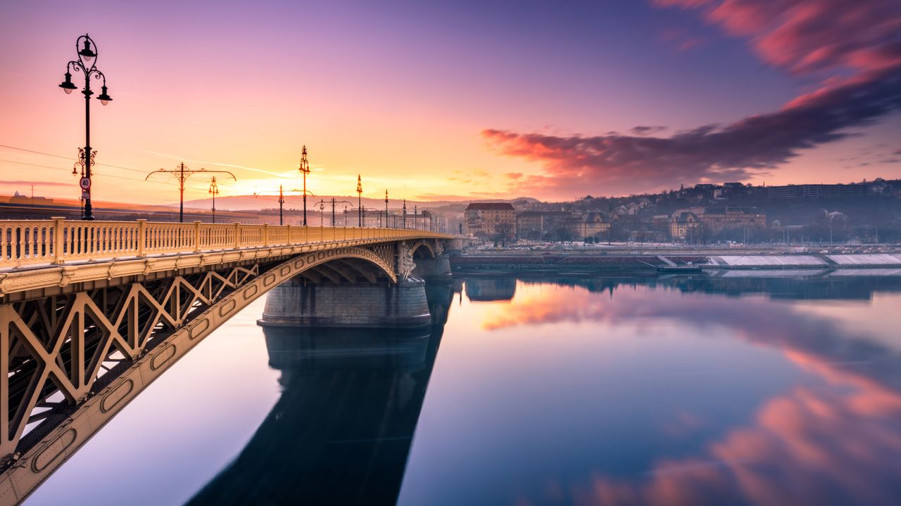 横跨多瑙河