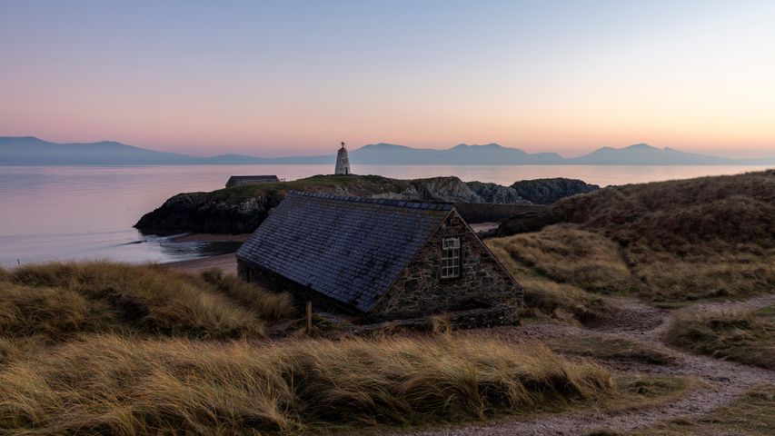 Cottage und Leuchtturm Tŵr Mawr, Ynys Llanddwyn, Wales, UK