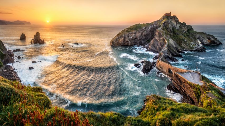 Insel Gaztelugatxe bei Sonnenuntergang, Baskenland, Spanien
