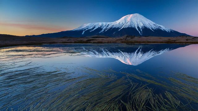 堪察加半岛上的扎尔巴奇克火山，俄罗斯