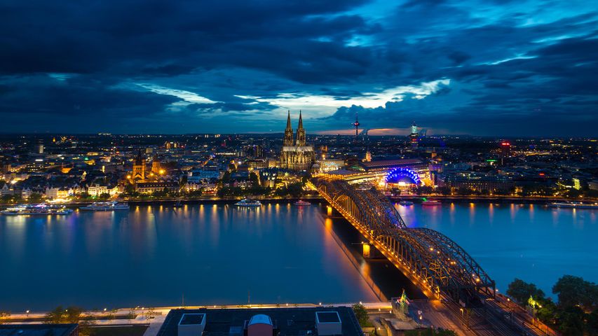 Nächtliche Ansicht der Stadt Köln, Nordrhein-Westfalen