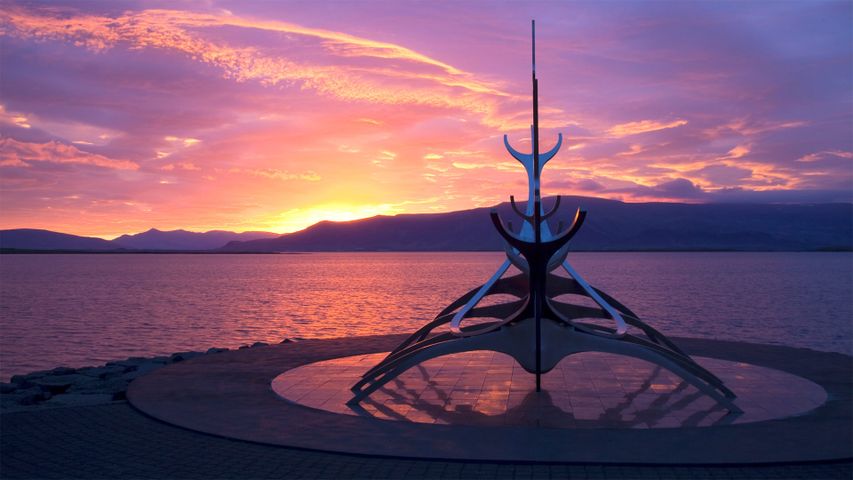 Sonnenfahrt-Skulptur von Jón Gunnar Árnason in Reykjavik, Island