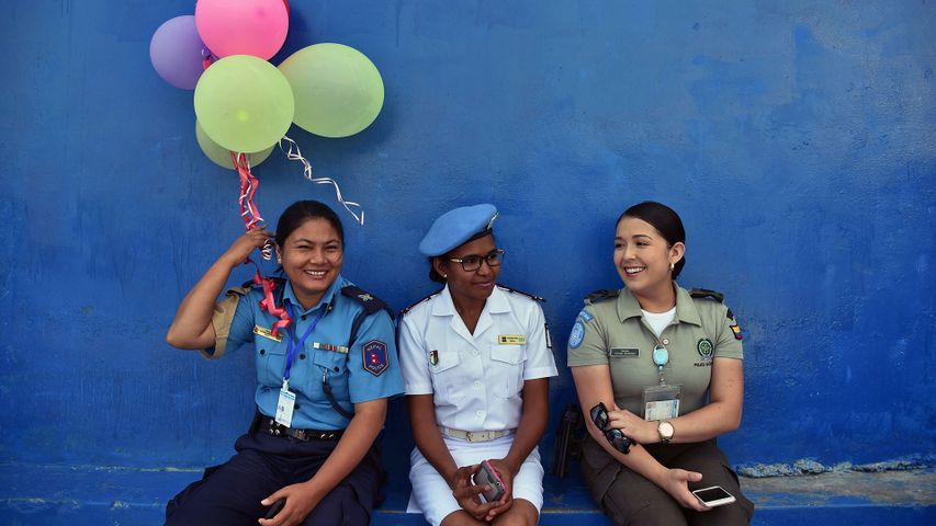 Polizistinnen der Stabilisationsmission der Vereinten Nationen in Haiti beim Besuch einer Feier zum Internationalen Frauentag im Jahr 2016