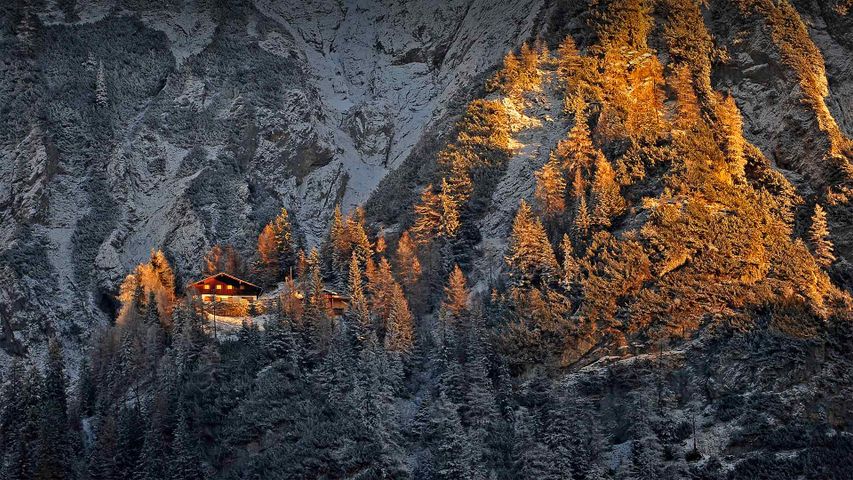 Mittenwalder Hütte unterhalb der Westlichen Karwendelspitze, Bayern