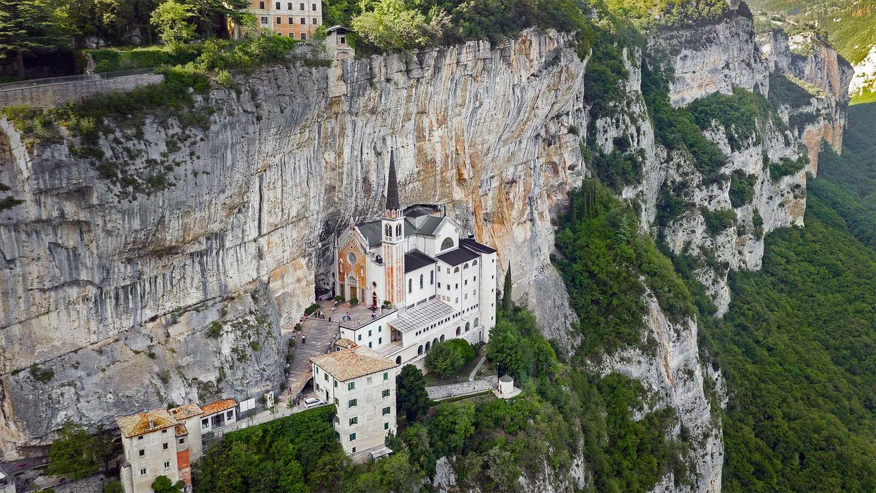 Madonna della Corona教堂，意大利