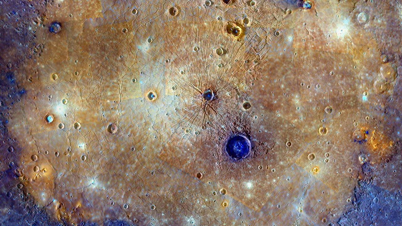 卡洛里盆地的合成全彩图，水星