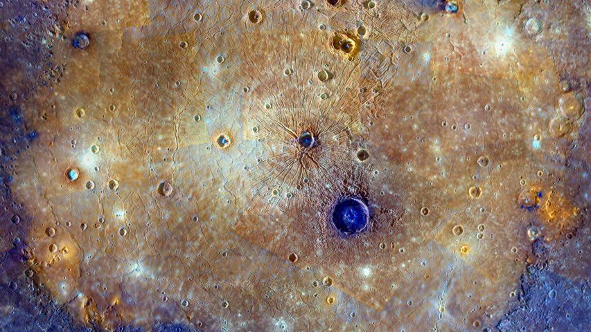 Farbkorrigierte Composite-Aufnahme des Calorisbeckens auf dem Merkur