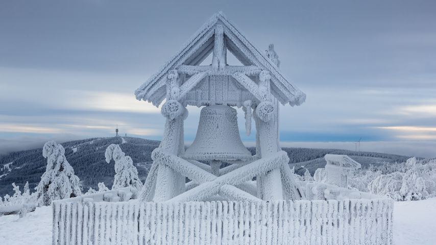 Friedensglocke auf dem Gipfel des Fichtelbergs, Sachsen