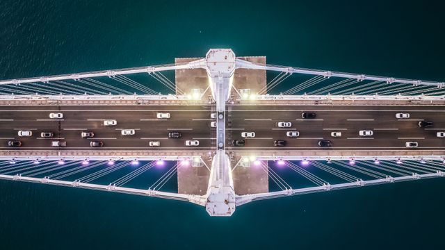 夜间灯光广安大桥，釜山，韩国